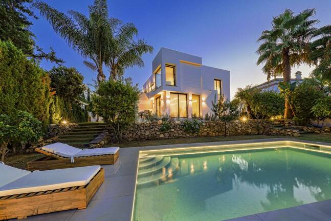 Elegant Villa i Nueva Andalucia inom en fridfull och privat plats