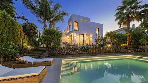Elegant Villa i Nueva Andalucia inom en fridfull och privat plats