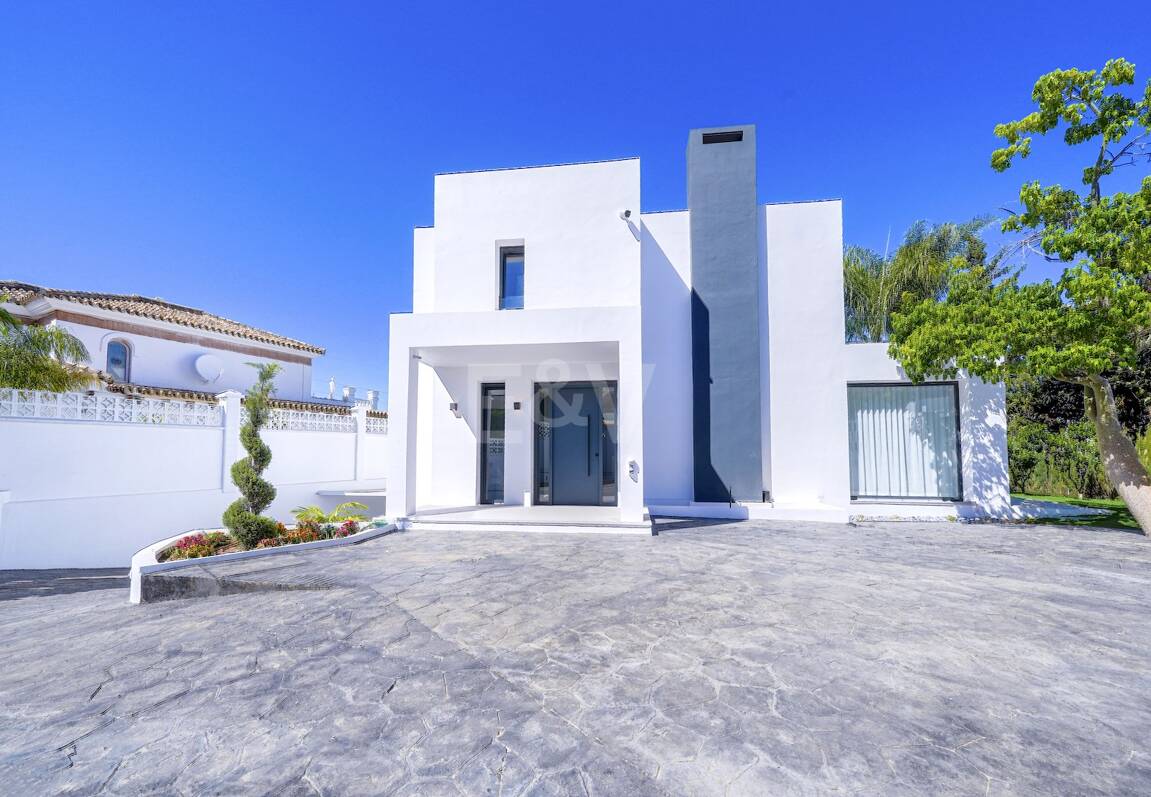 Elegant Villa i Nueva Andalucia inom en fridfull och privat plats