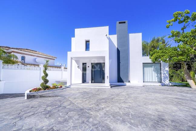 Elegant Villa i Nueva Andalucia inom en fridfull och privat plats