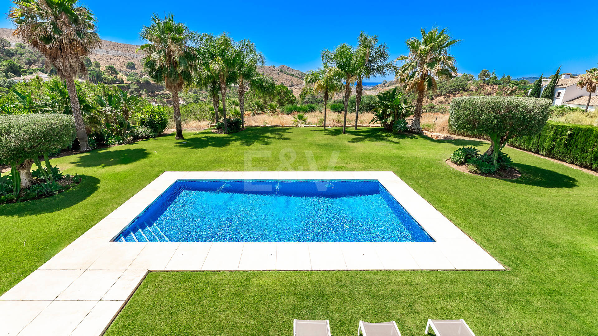 Elegante villa de estilo Andaluz con vistas al mar