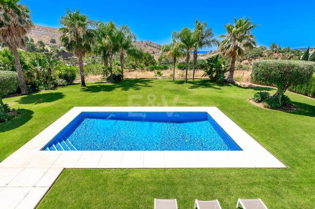 Elegante villa de estilo Andaluz con vistas al mar