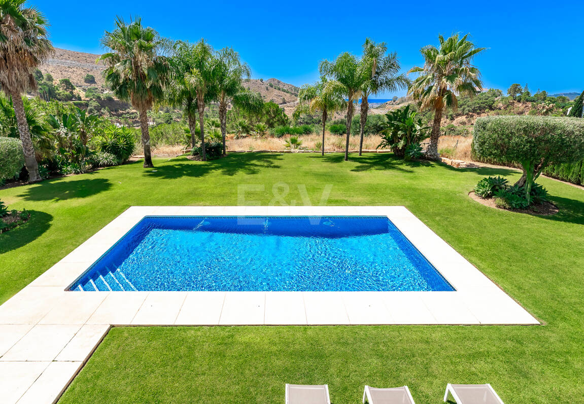 Elegante villa de estilo Andaluz con vistas al mar