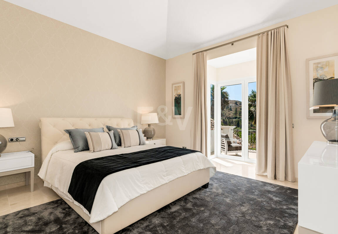 Elegante villa de estilo Andaluz con vistas al mar