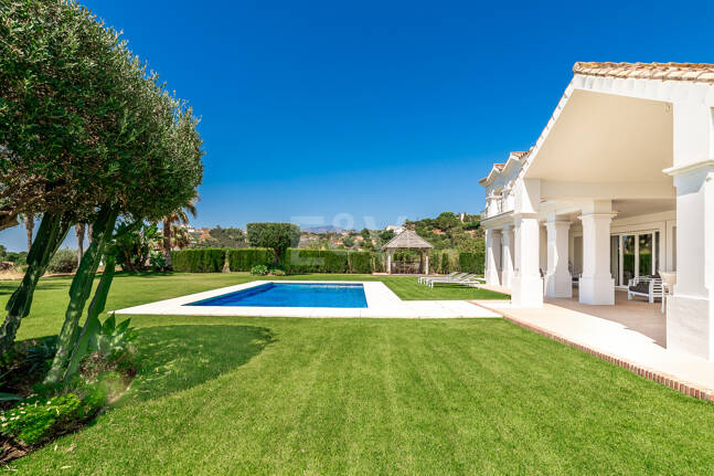 Elegante villa de estilo Andaluz con vistas al mar
