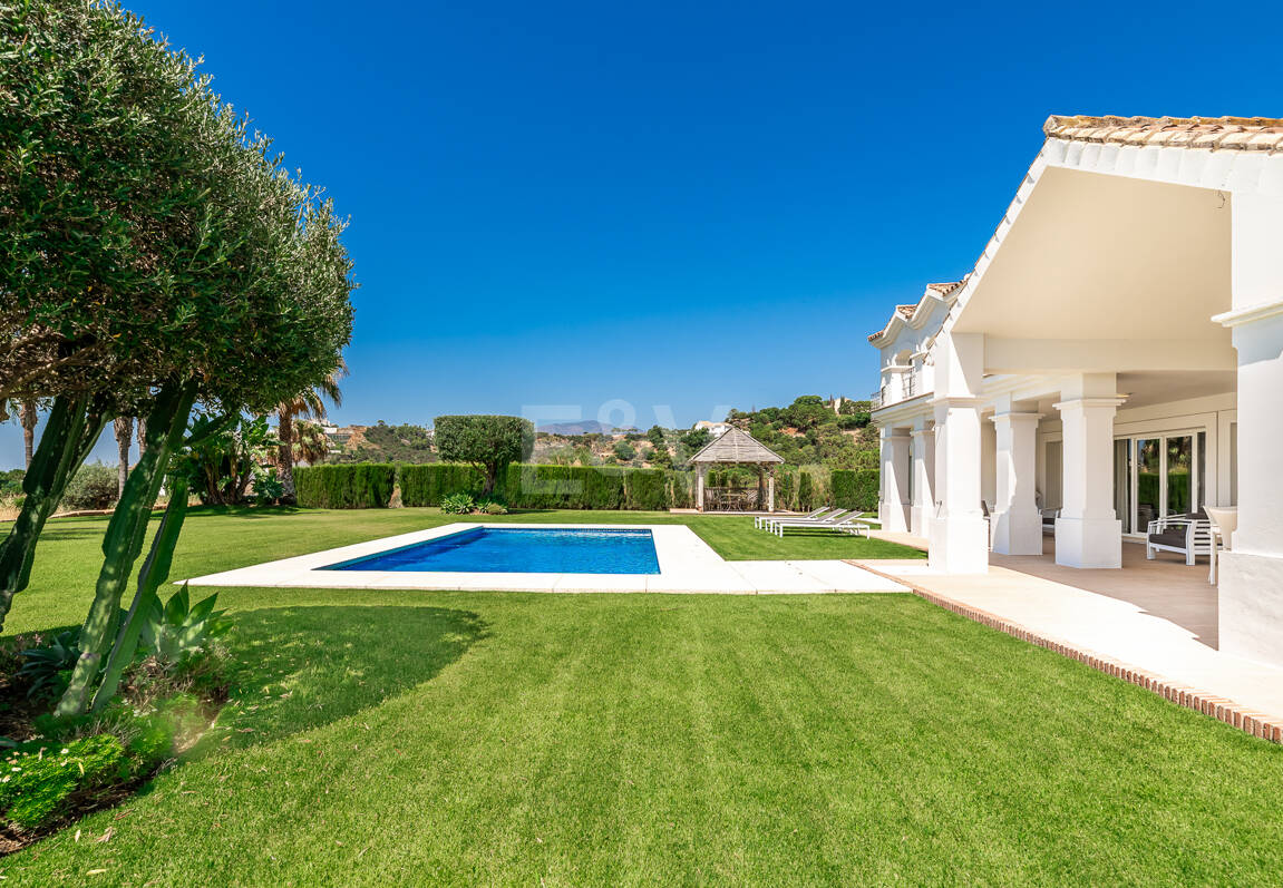 Elegante villa de estilo Andaluz con vistas al mar