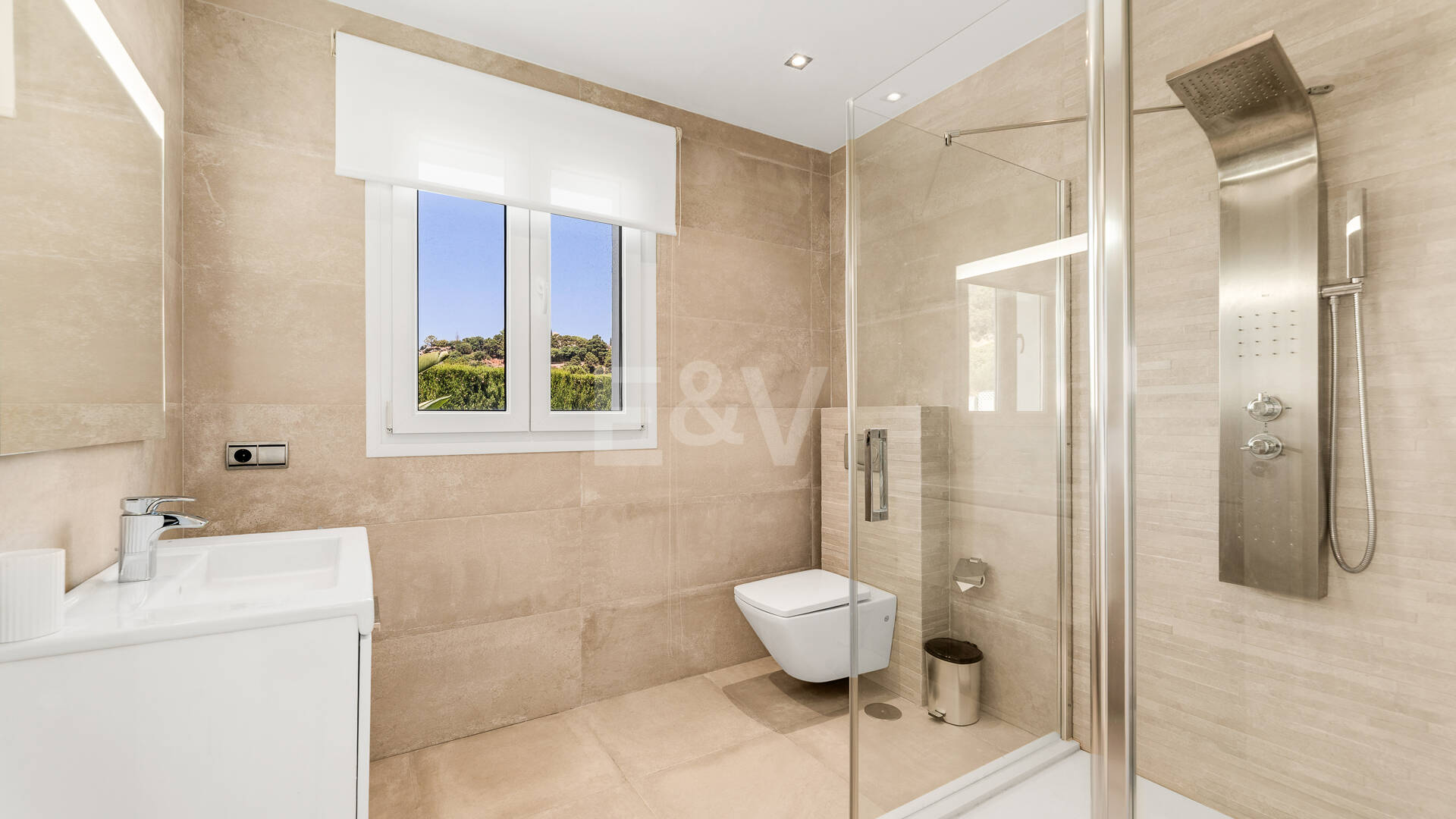 Elegante villa de estilo Andaluz con vistas al mar