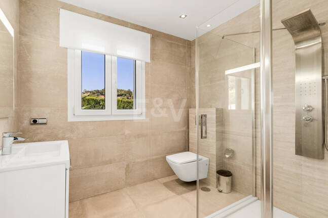 Elegante villa de estilo Andaluz con vistas al mar