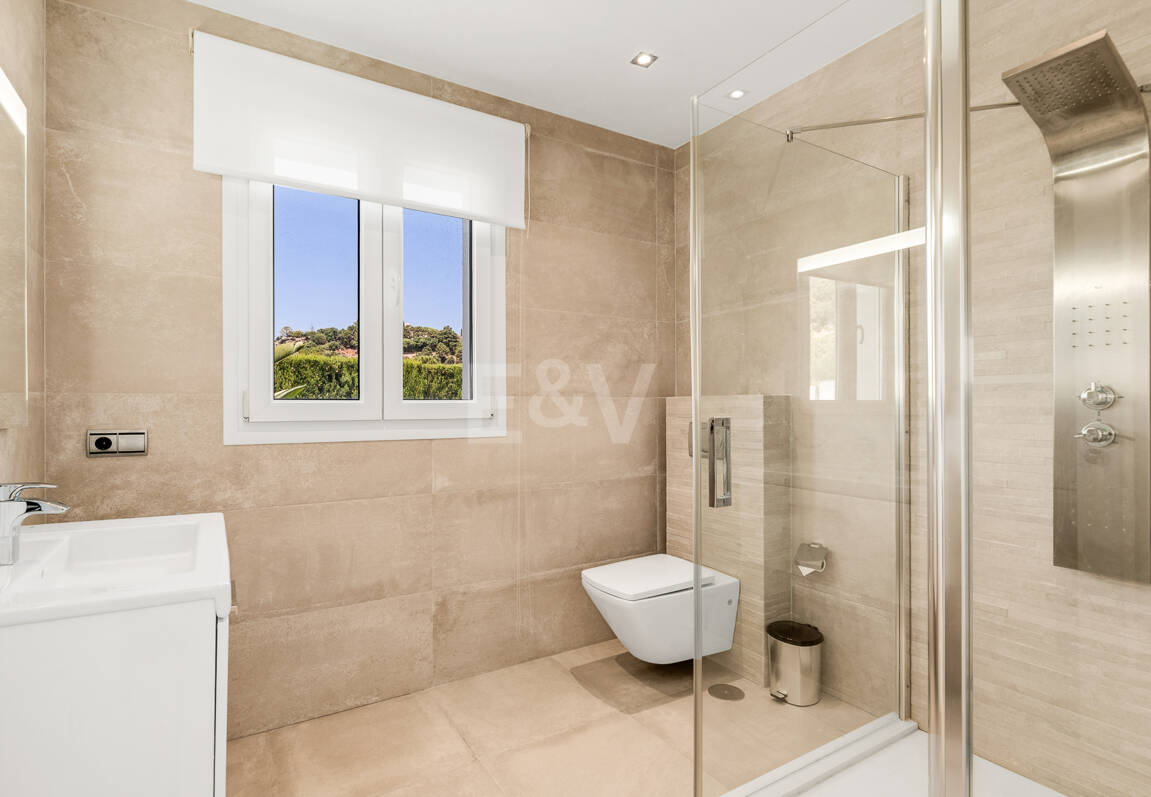 Elegante villa de estilo Andaluz con vistas al mar