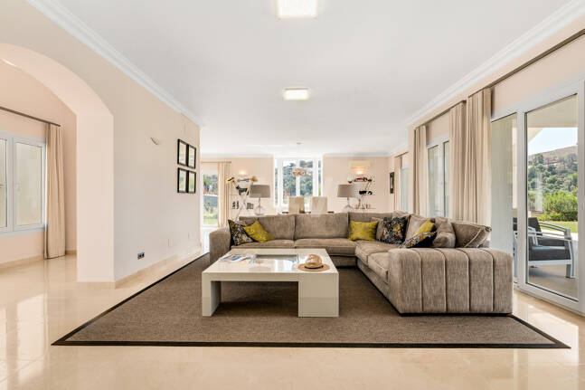 Elegante villa de estilo Andaluz con vistas al mar