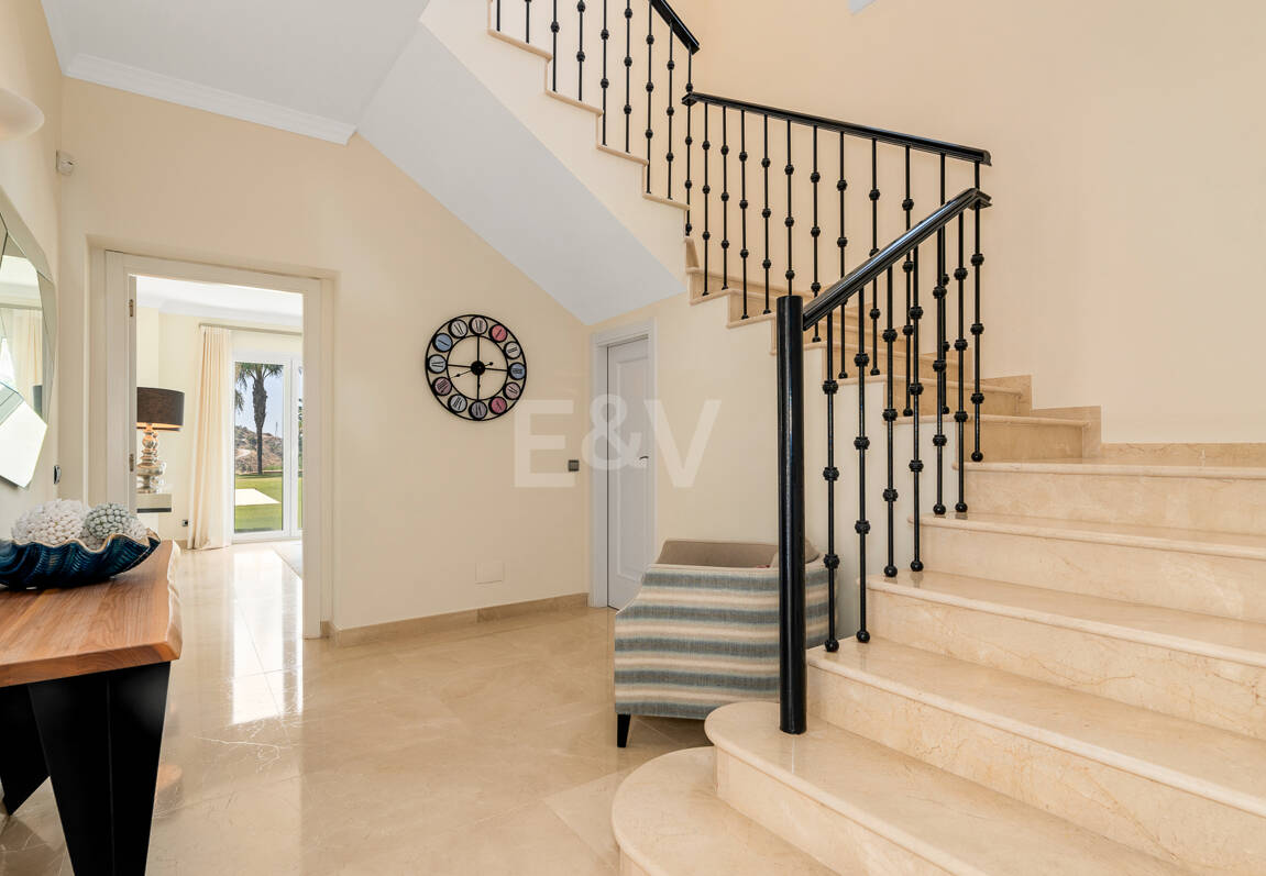 Elegante villa de estilo Andaluz con vistas al mar