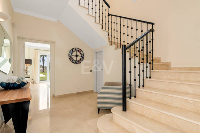 Elegante villa de estilo Andaluz con vistas al mar