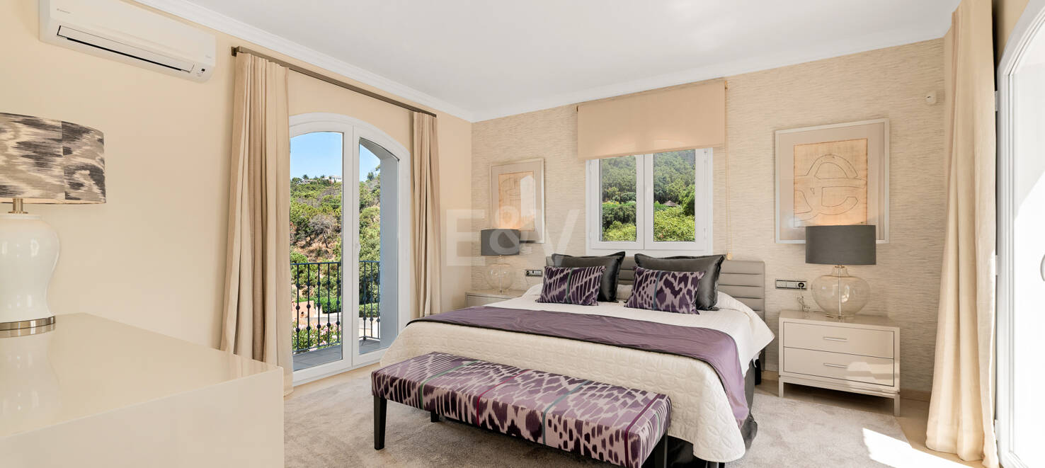 Elegant Andalusian-Style Villa with Sea Views