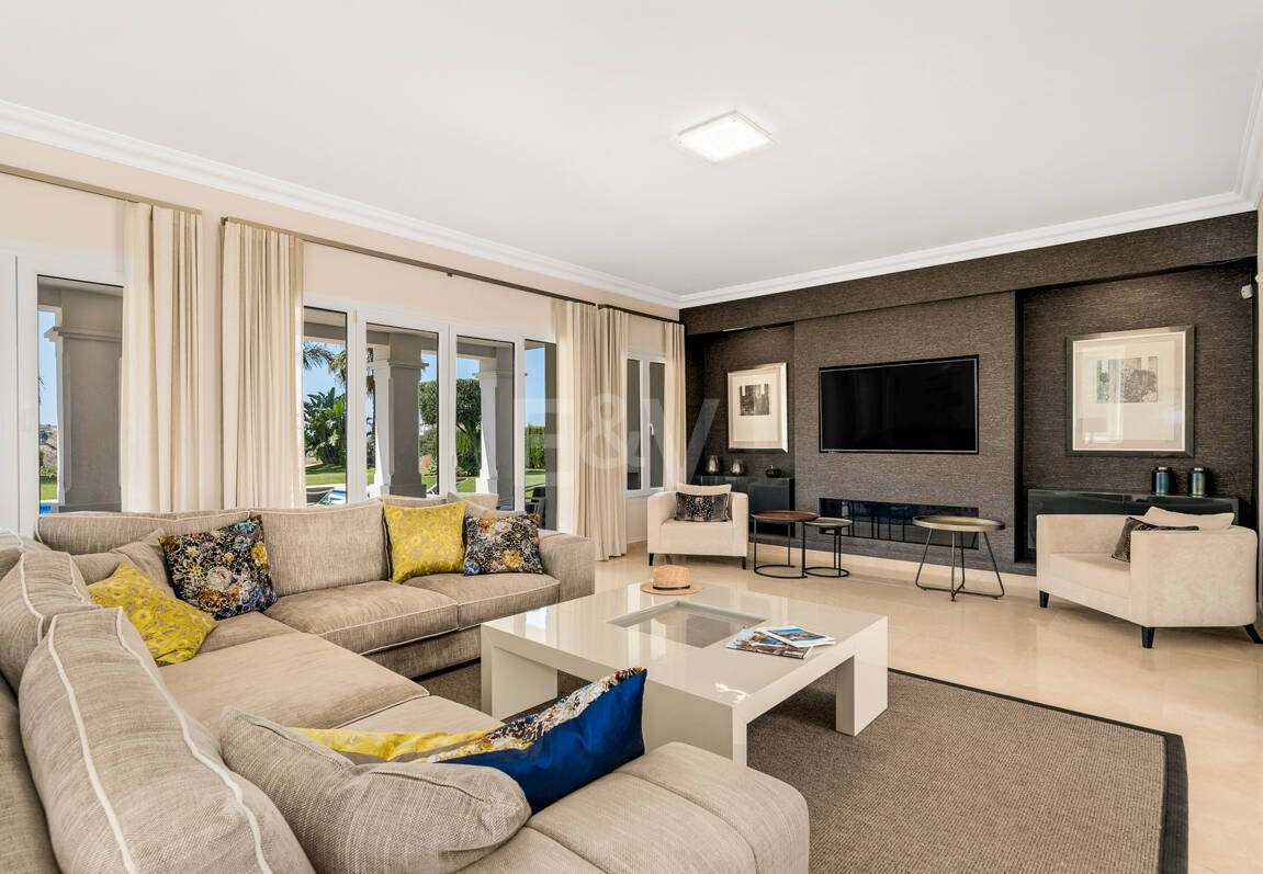 Elegante villa de estilo Andaluz con vistas al mar