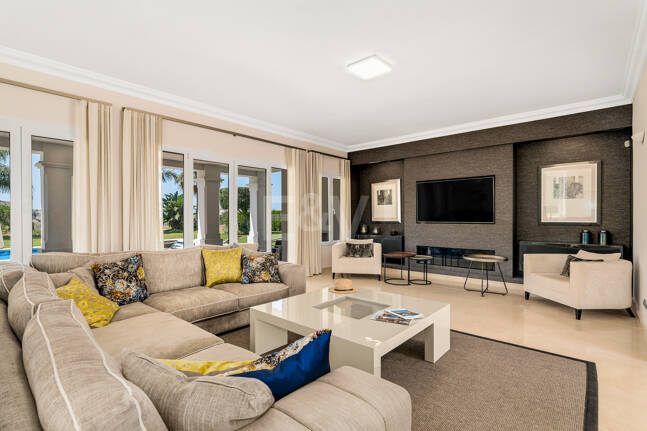 Elegante villa de estilo Andaluz con vistas al mar