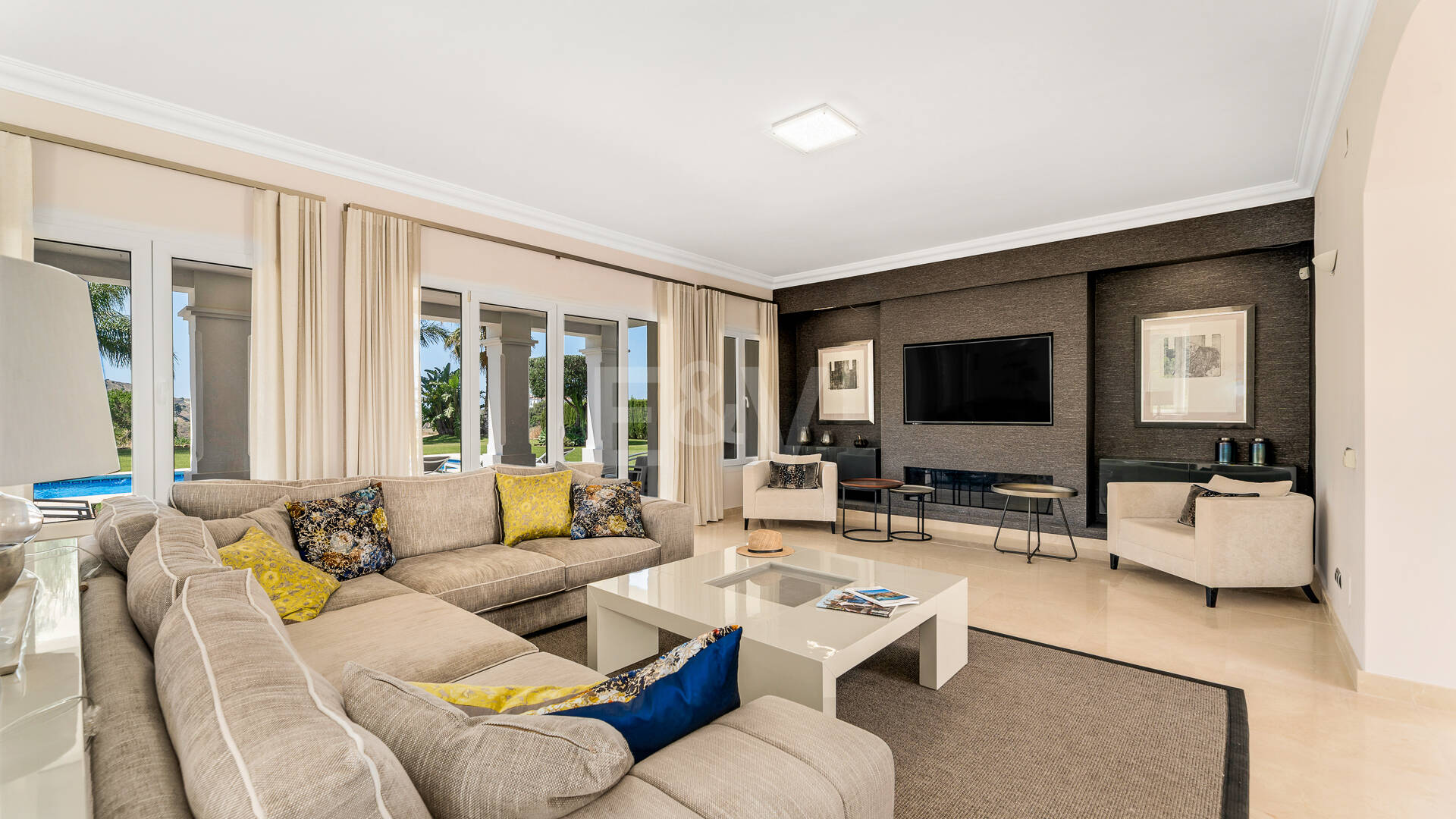 Elegante villa de estilo Andaluz con vistas al mar