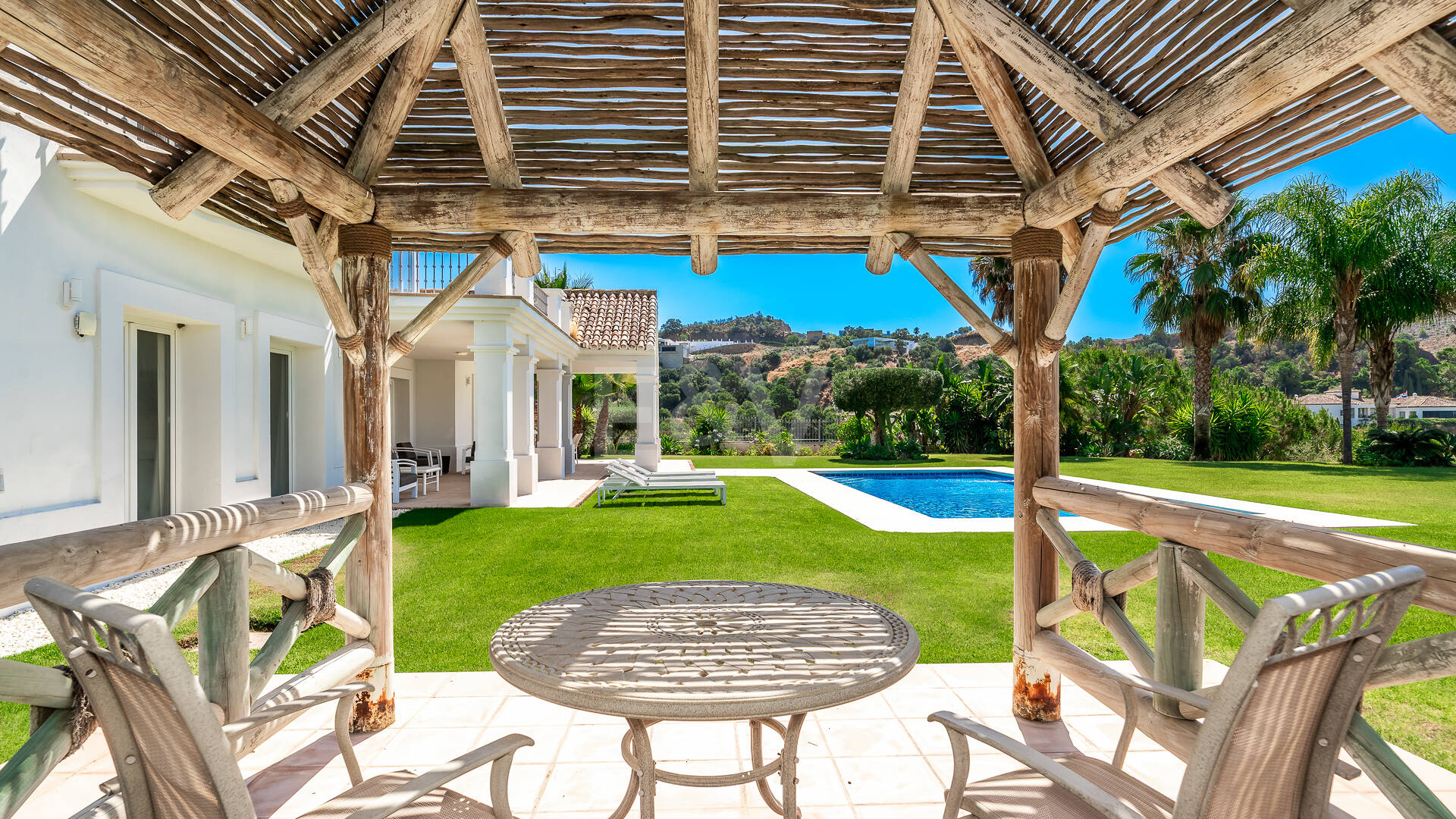 Elegante villa de estilo Andaluz con vistas al mar