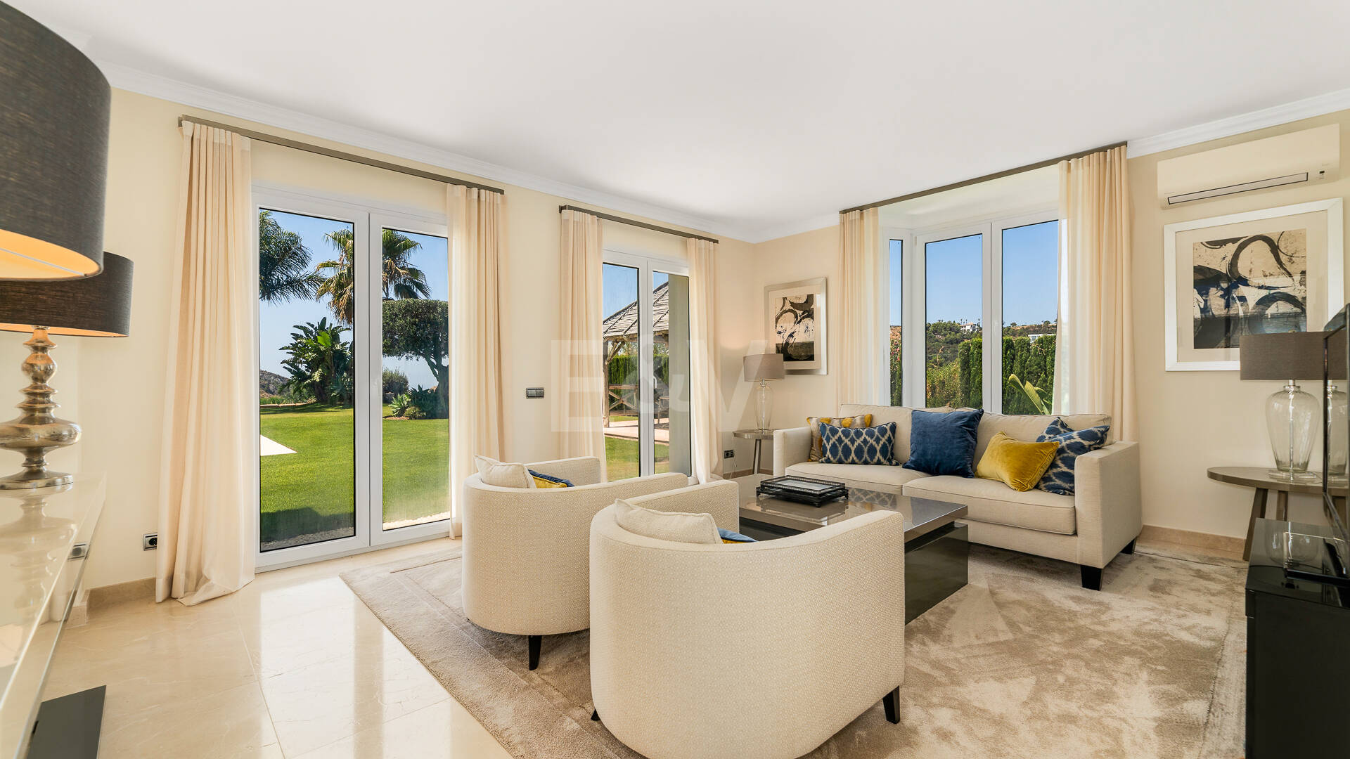 Elegante villa de estilo Andaluz con vistas al mar