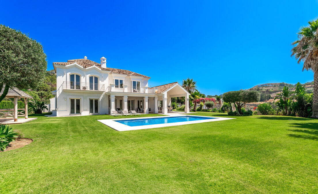 Elegant Andalusian-style villa with sea views