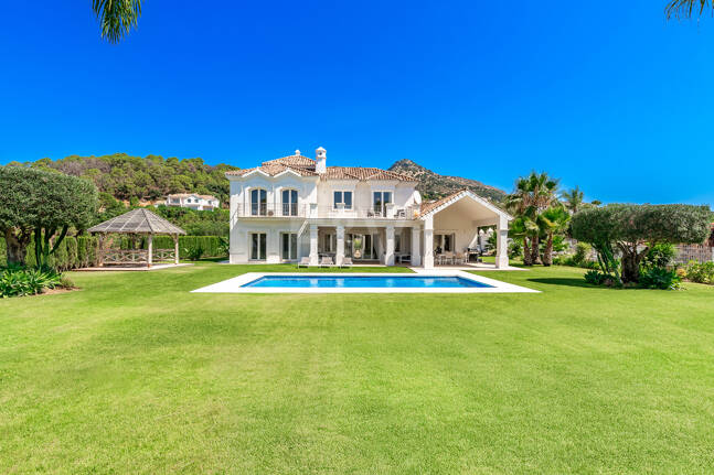 Elegante villa de estilo Andaluz con vistas al mar