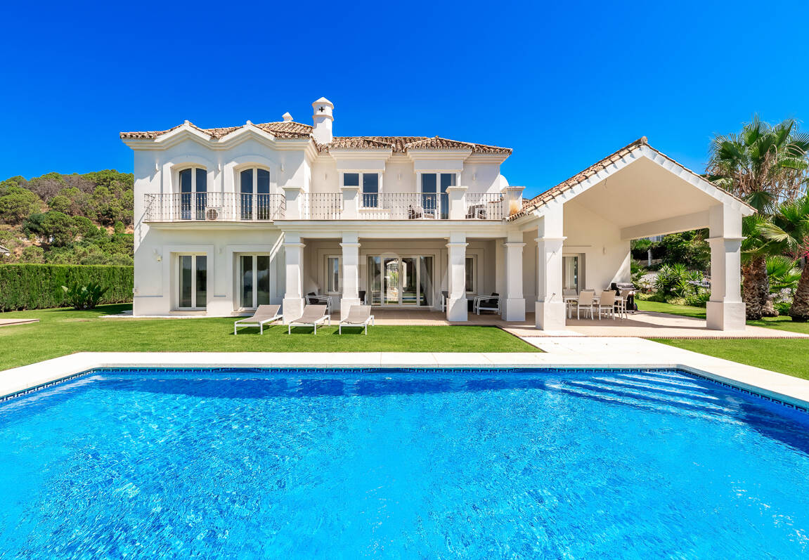 Elegante villa de estilo Andaluz con vistas al mar