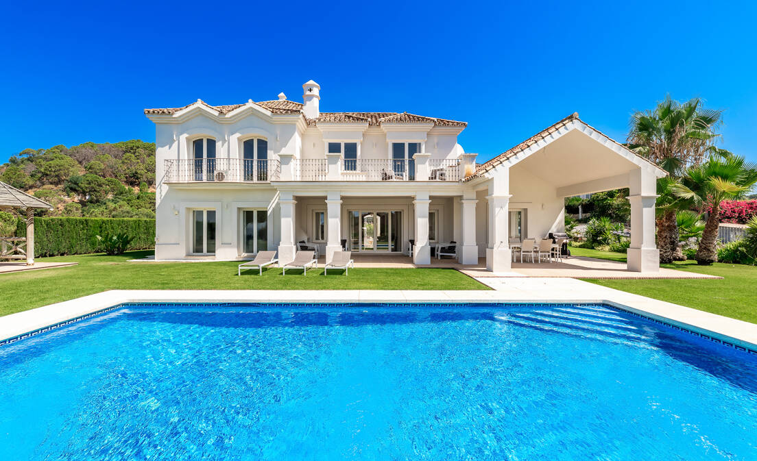 Elegant Andalusian-Style Villa with Sea Views