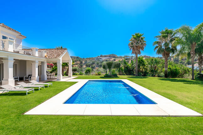Elegante villa de estilo Andaluz con vistas al mar