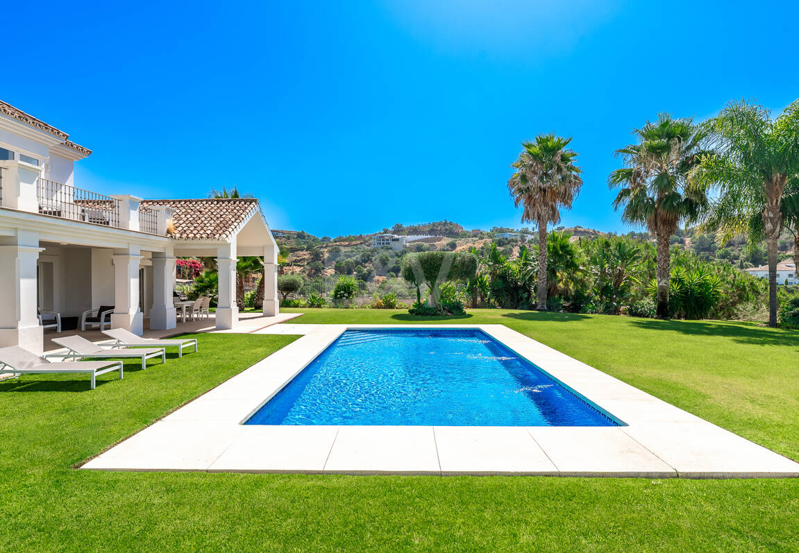 Elegante villa de estilo Andaluz con vistas al mar