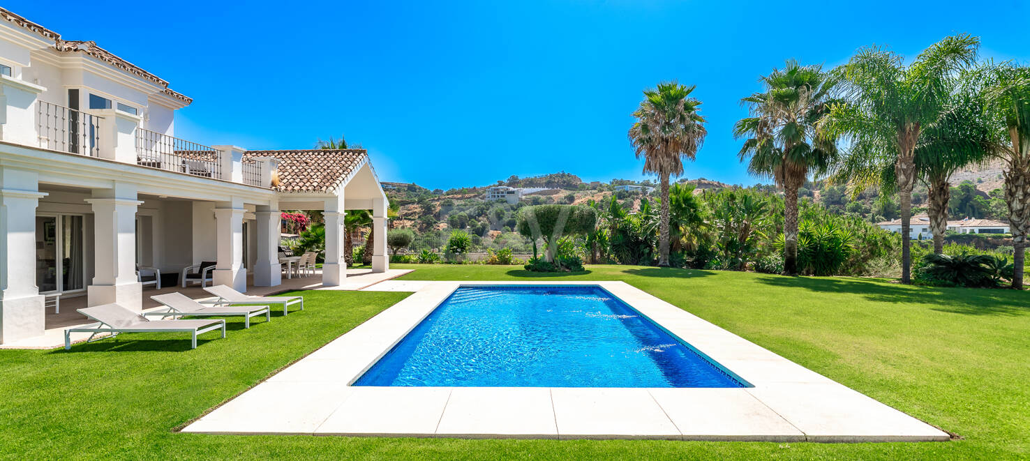 Elegant Andalusian-Style Villa with Sea Views