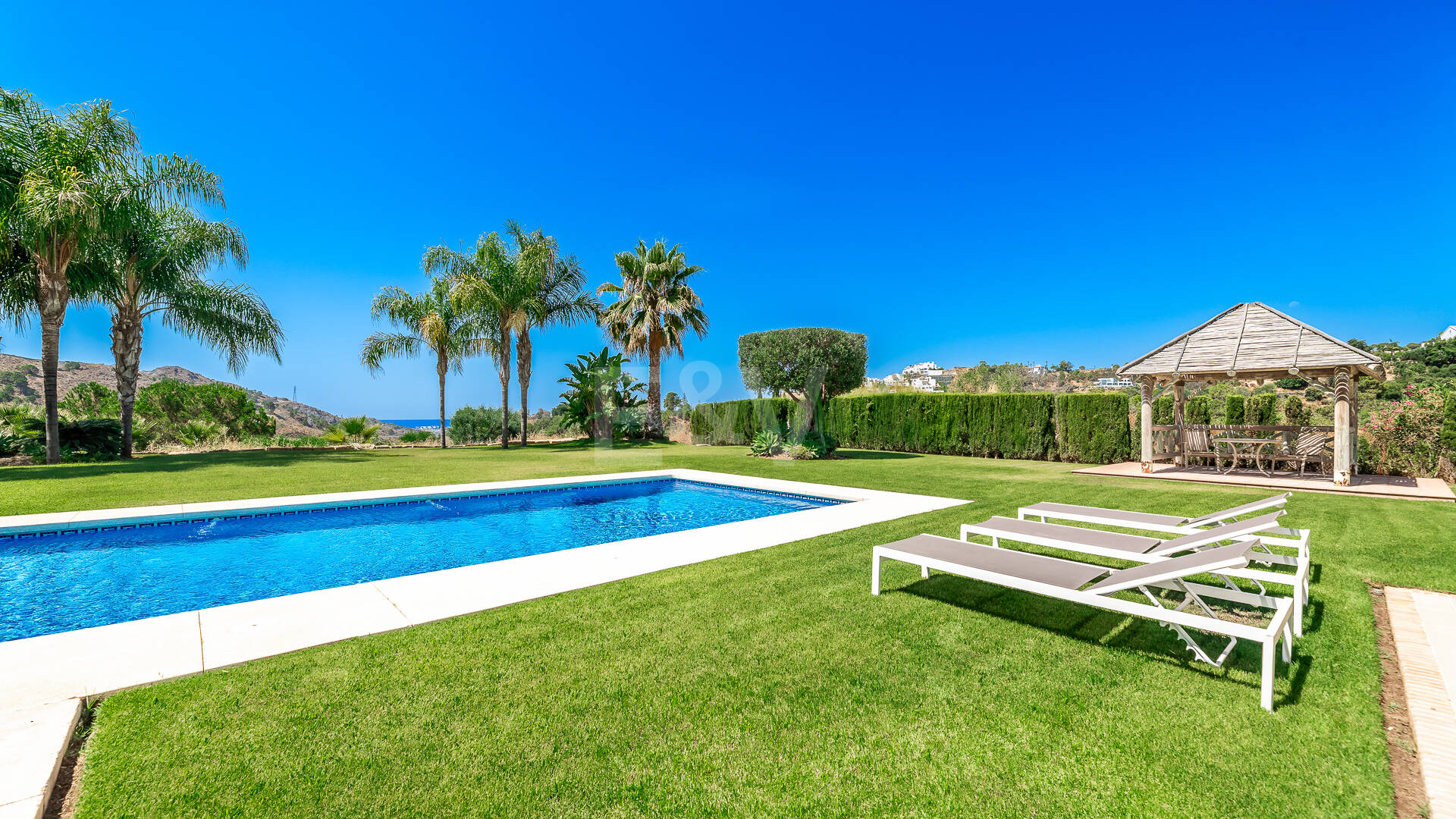 Elegante villa de estilo Andaluz con vistas al mar