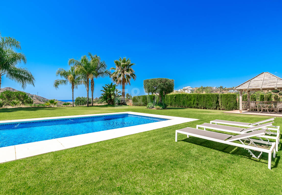 Elegante villa de estilo Andaluz con vistas al mar