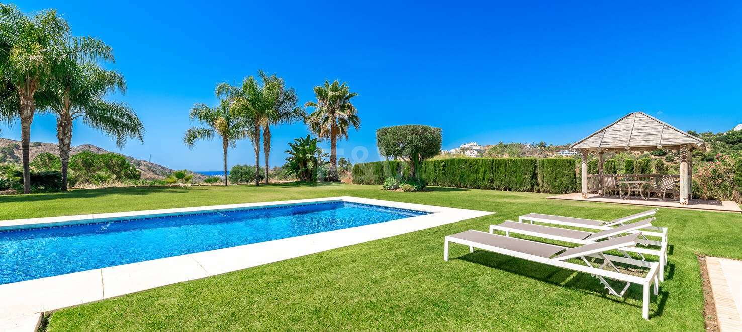 Elegant Andalusian-Style Villa with Sea Views