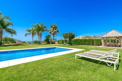 Elegante villa de estilo Andaluz con vistas al mar