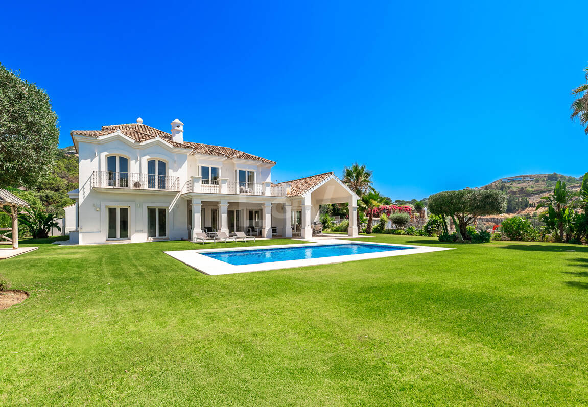 Elegante villa de estilo Andaluz con vistas al mar