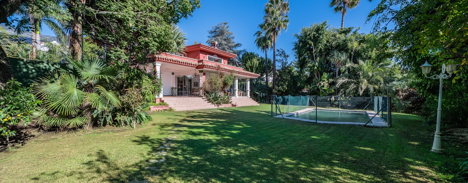 Spacious villa close to Marbella Centre with private paddle court