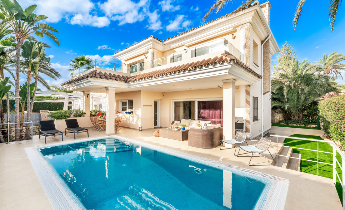 El lugar de sus sueños en Marbesa: una casa familiar junto a la playa