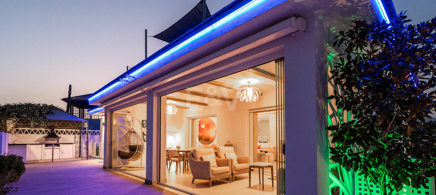 Bright contemporary villa in Nueva Andalucía with sea and mountain views