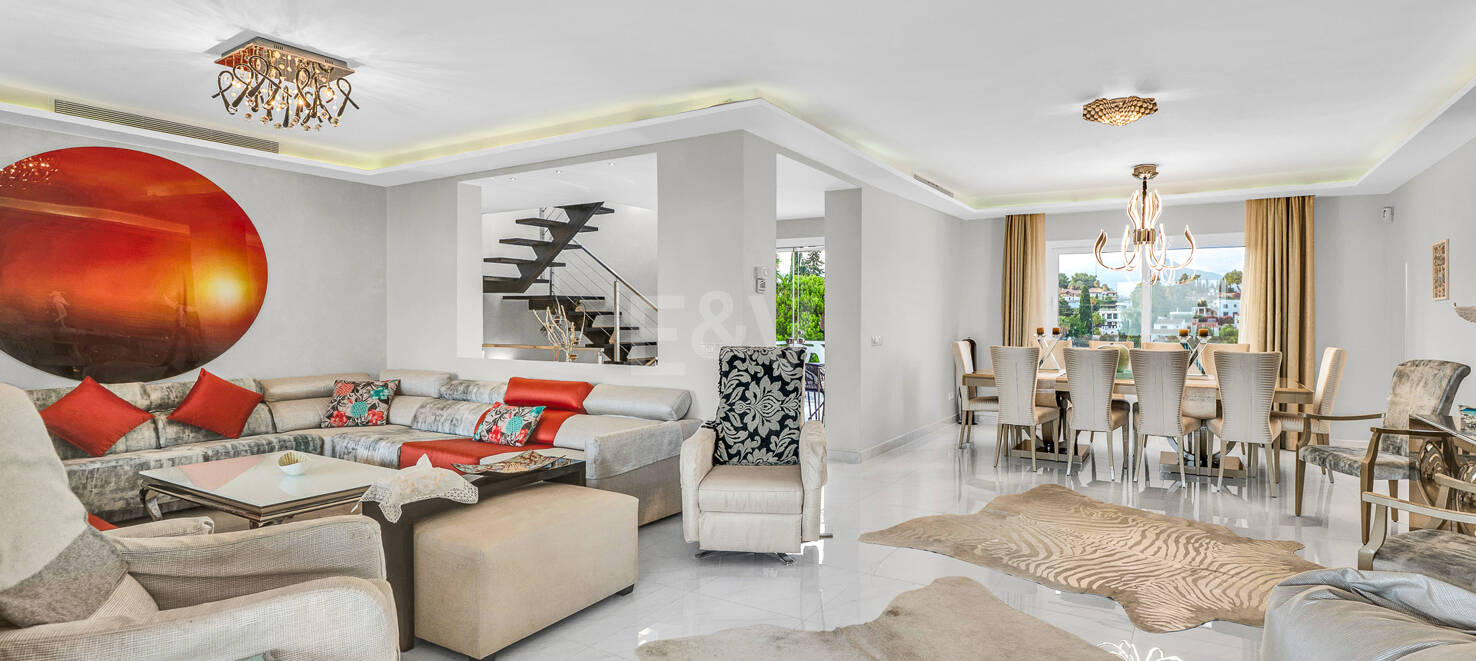 Bright contemporary villa in Nueva Andalucía with sea and mountain views