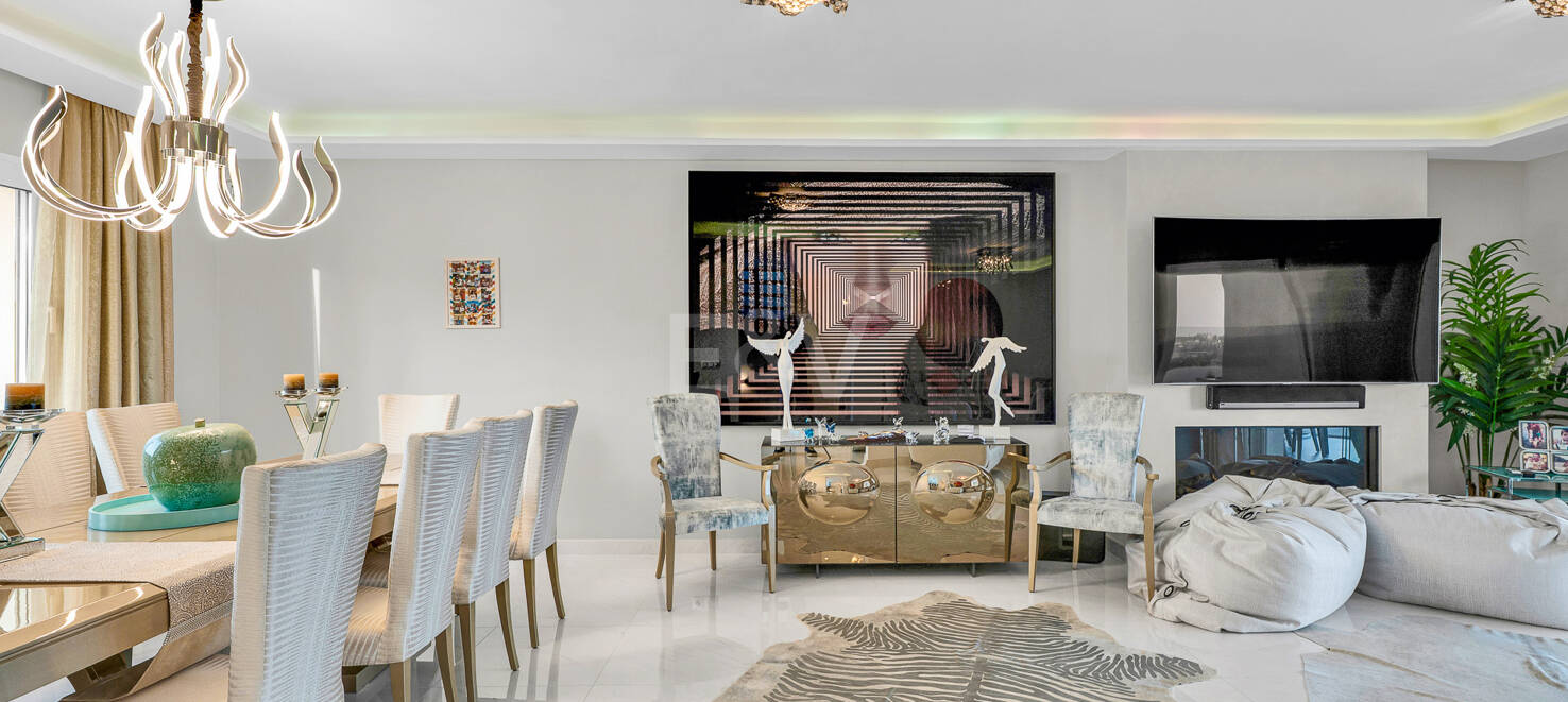 Bright contemporary villa in Nueva Andalucía with sea and mountain views