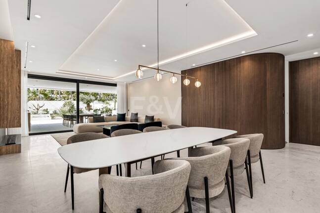 Elegant Duplex lägenhet i en modern Golden Mile gemenskap