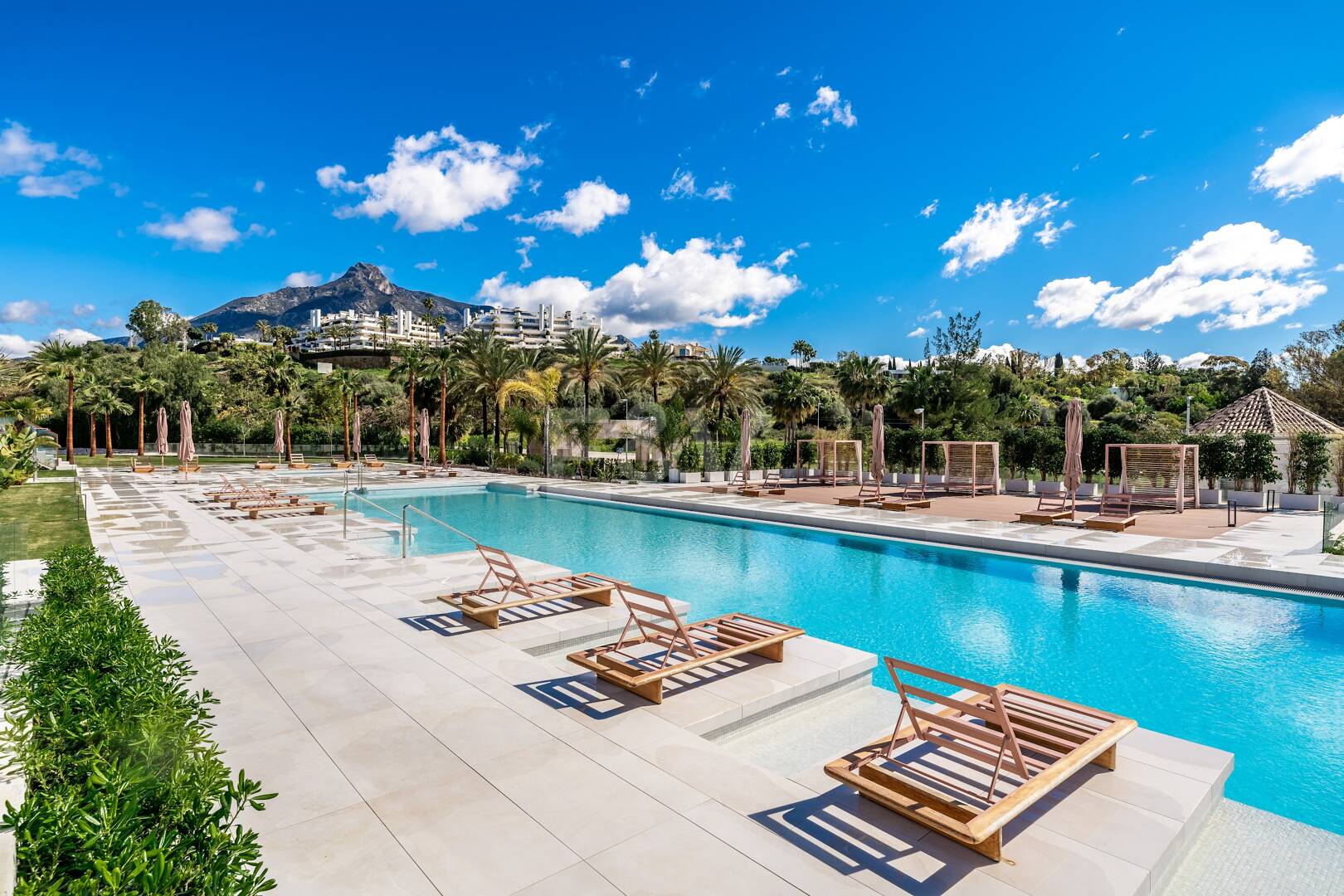 Elegant Duplex lägenhet i en modern Golden Mile gemenskap