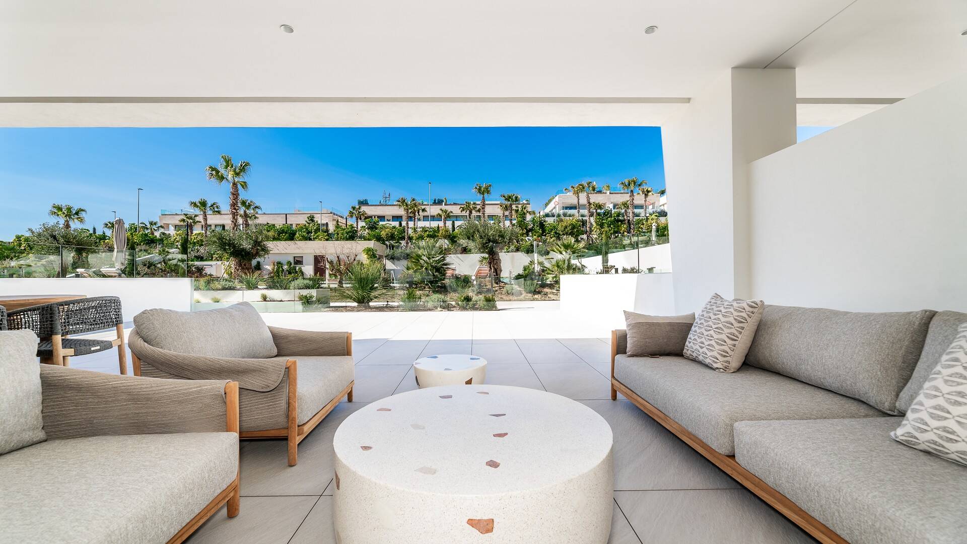 Elegant Duplex lägenhet i en modern Golden Mile gemenskap