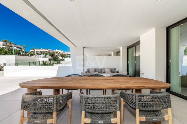 Elegant Duplex lägenhet i en modern Golden Mile gemenskap