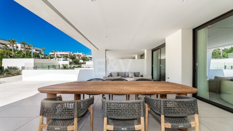 Elegante apartamento dúplex en una moderna comunidad de la Milla de Oro