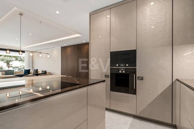 Elegant Duplex lägenhet i en modern Golden Mile gemenskap