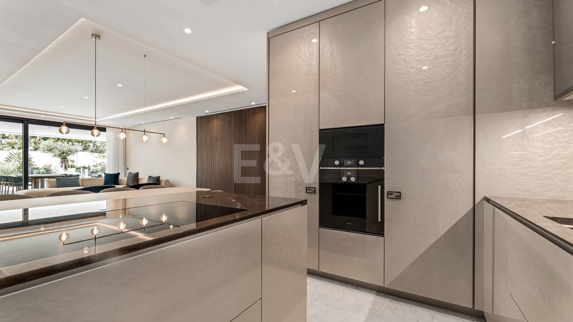 Elegant Duplex lägenhet i en modern Golden Mile gemenskap