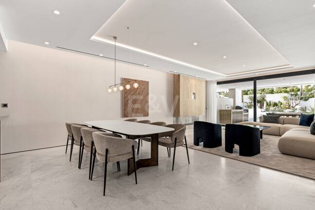 Elegant Duplex lägenhet i en modern Golden Mile gemenskap