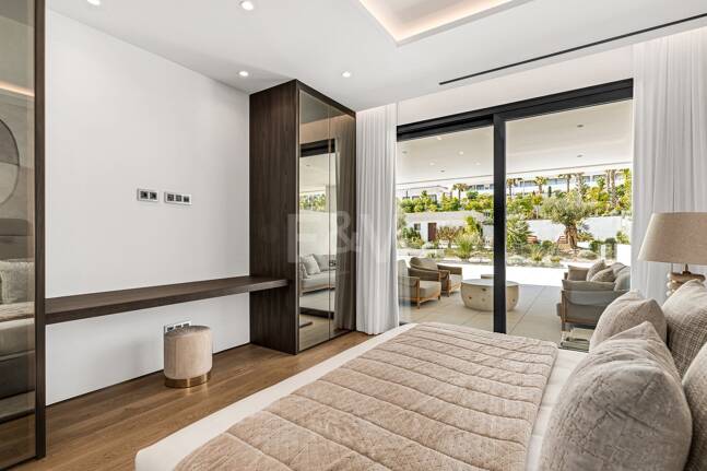 Elegant Duplex lägenhet i en modern Golden Mile gemenskap