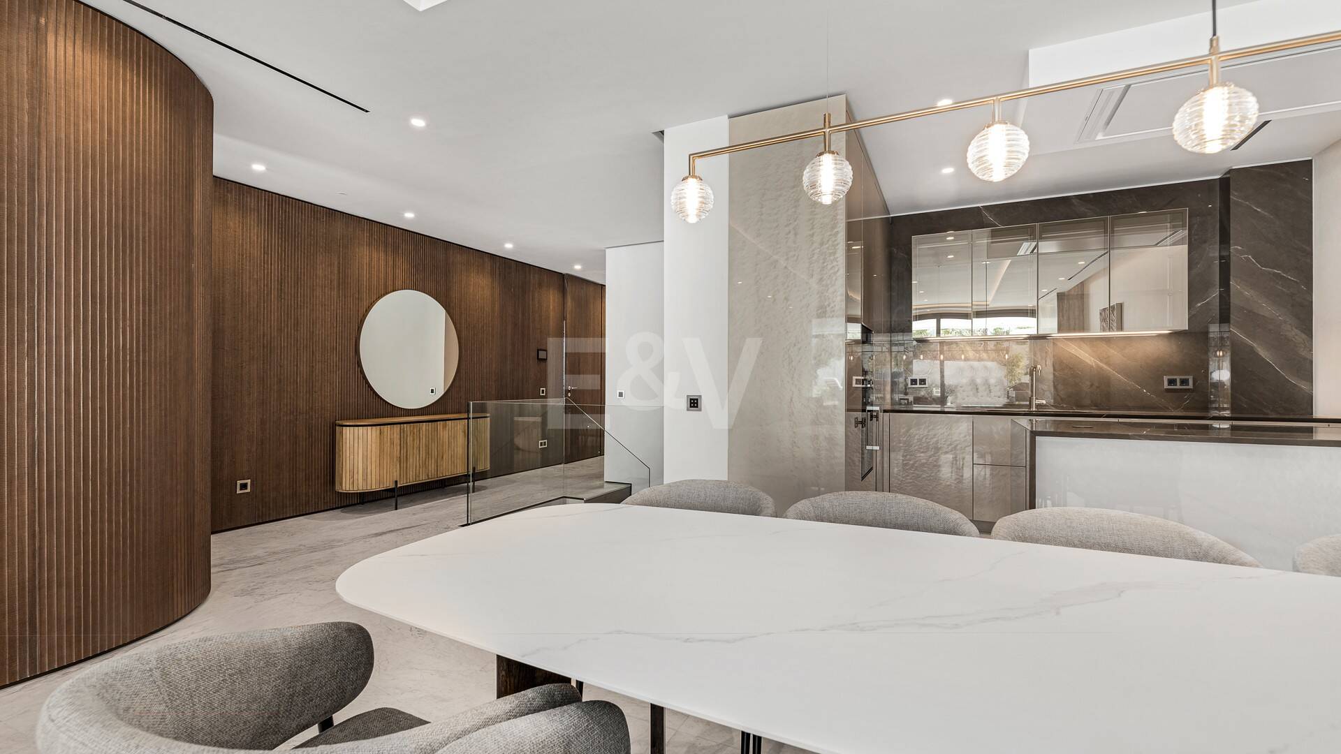 Elegant Duplex lägenhet i en modern Golden Mile gemenskap