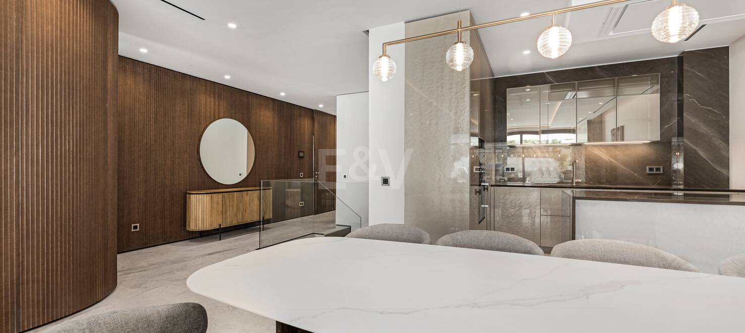 Elegant Duplex lägenhet i en modern Golden Mile gemenskap